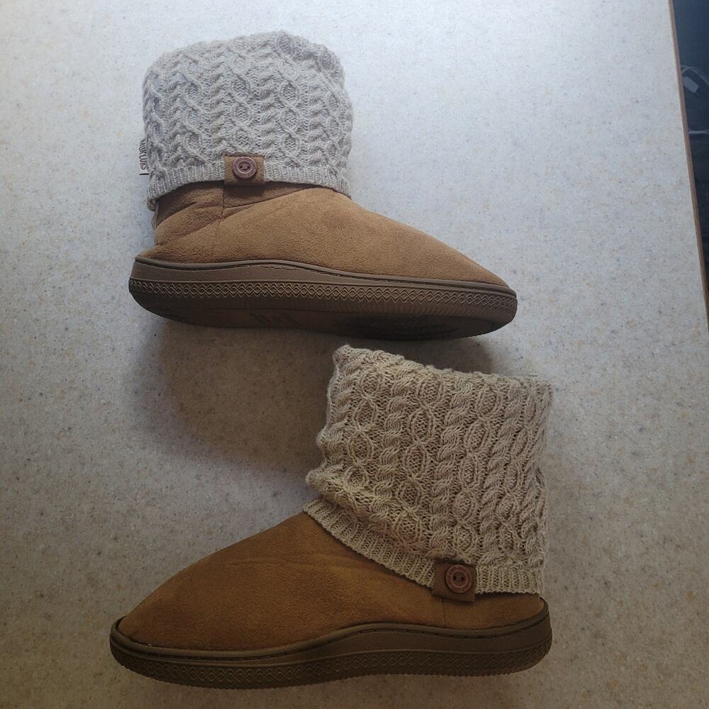 MUK LUKS Tan Sweater Cuff Boots Large 9-10 Faux Fur Lined Cozy Ankle Booties